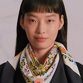 Brides de Gala en Fleurs scarf 90 - Black | Hermès Mainland